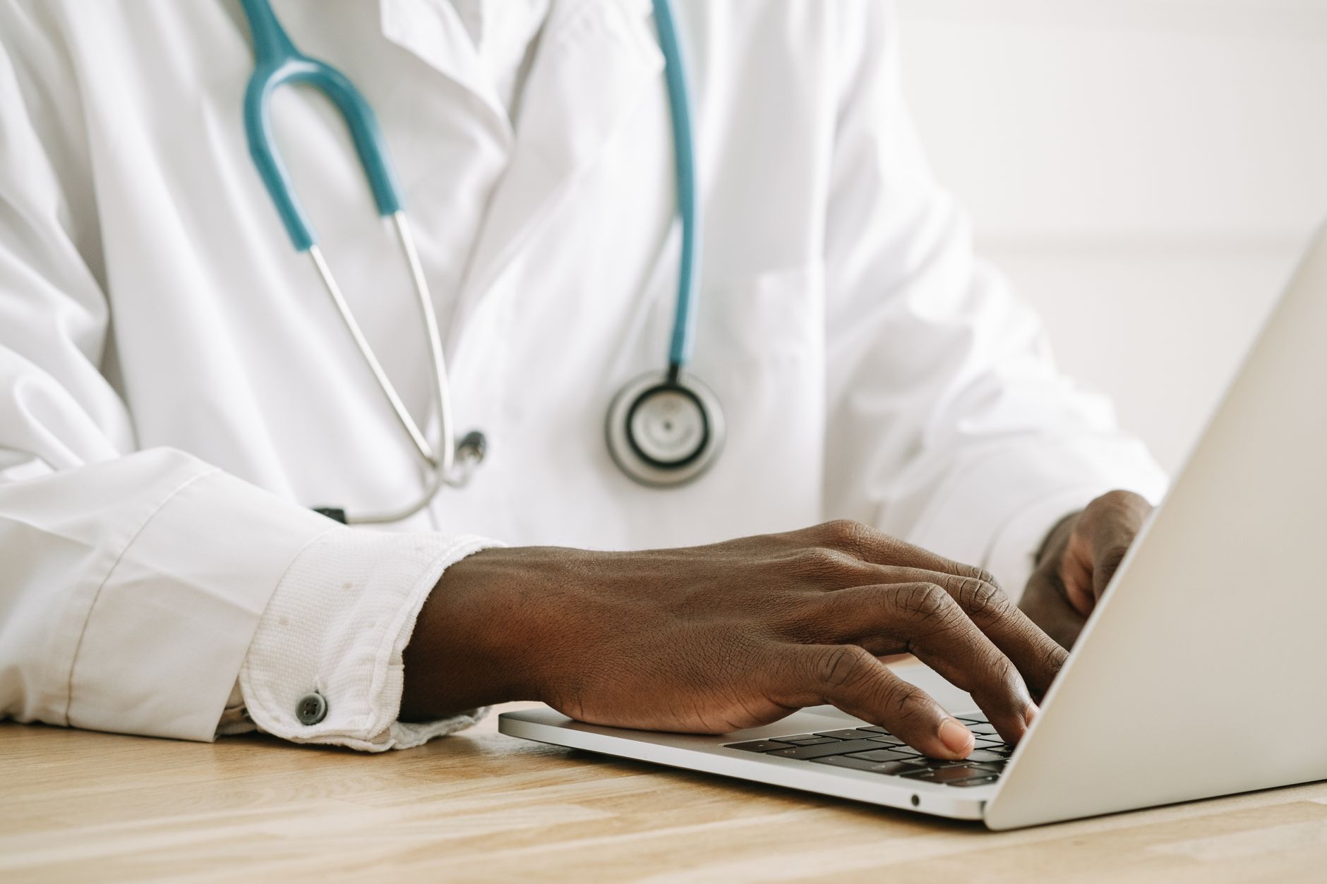 capture d'une réponse clinique sourcée avec citations dans OpenEvidence