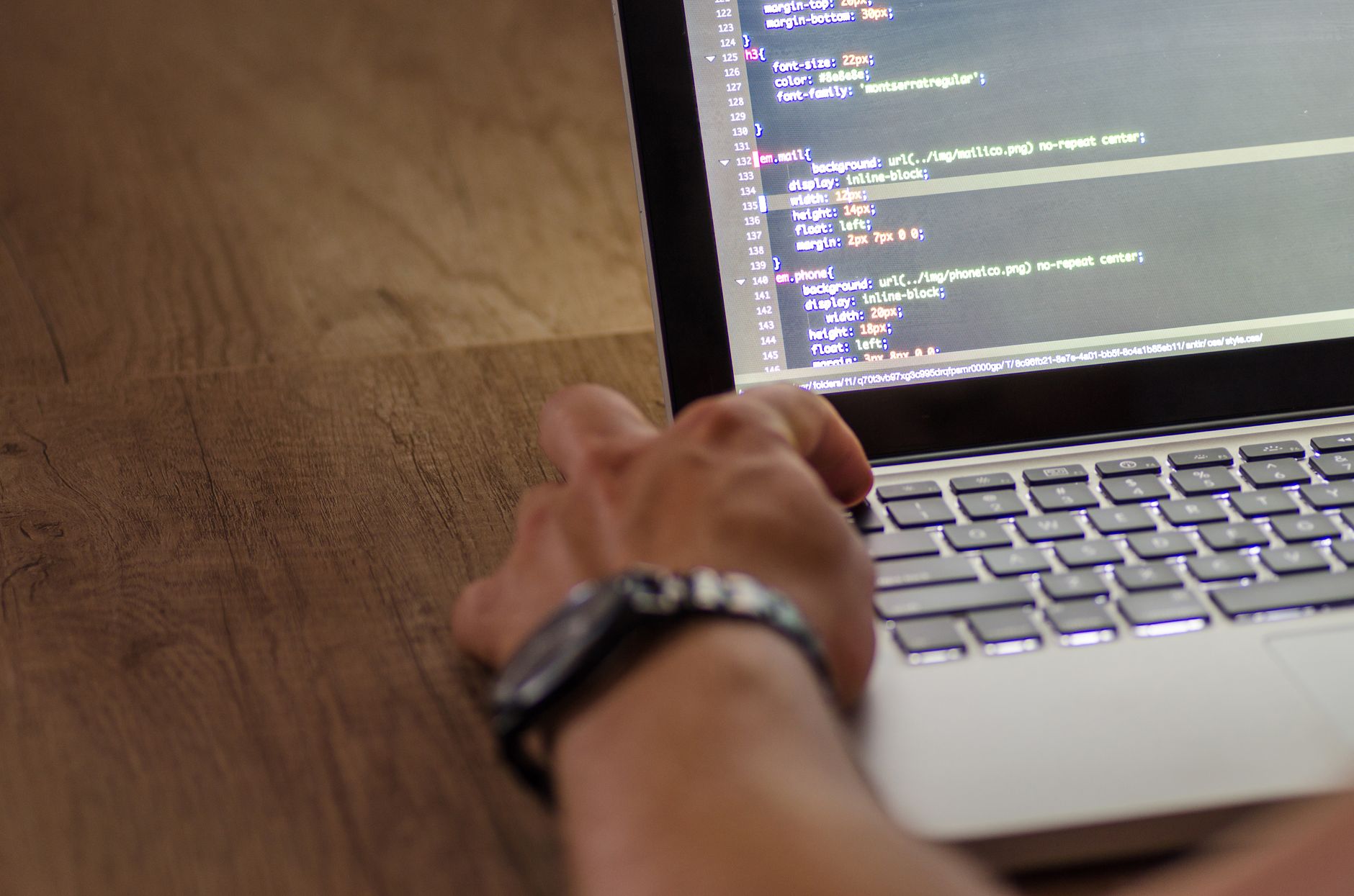 capture d'une paraphrase de paragraphe QuillBot et de reformulations de phrase Wordtune